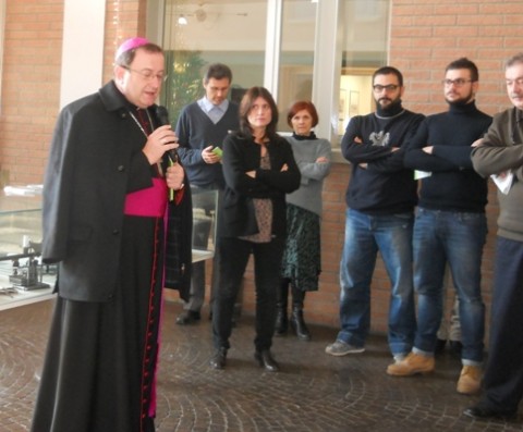 Mons. Lorenzo Ghizzoni durante il saluto e gli auguri di Natale ai dipendenti di Cmc di Ravenna