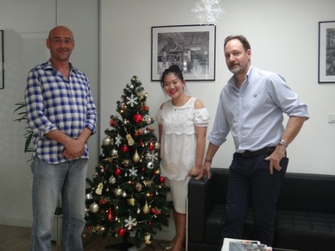 Da sinistra: Simon Palmer, claim manager area Far East; Sireethorn Thavornpiyakul, segretaria dell'ufficio Cmc di Bangkok; Luca Barbàra, India e Far East area manager.